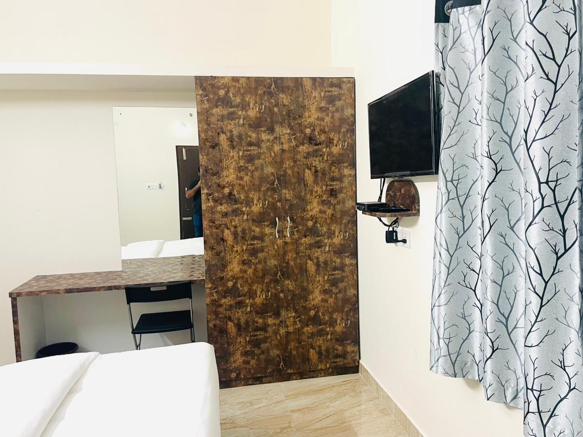 Pearl Stays, Tirupati - Very Convenient For The People Coming From Bangalore And Chennai - You Can Skip City Traffic While Reaching Any Temple In Tirupati - Covered Parking - 24Hrs Front Desk And Hot Water - Free Wifi - Flexible Checkin-In Check-Out Exterior foto