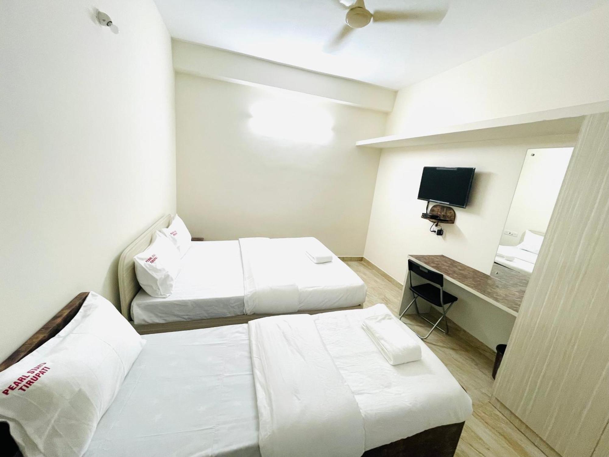 Pearl Stays, Tirupati - Very Convenient For The People Coming From Bangalore And Chennai - You Can Skip City Traffic While Reaching Any Temple In Tirupati - Covered Parking - 24Hrs Front Desk And Hot Water - Free Wifi - Flexible Checkin-In Check-Out Exterior foto